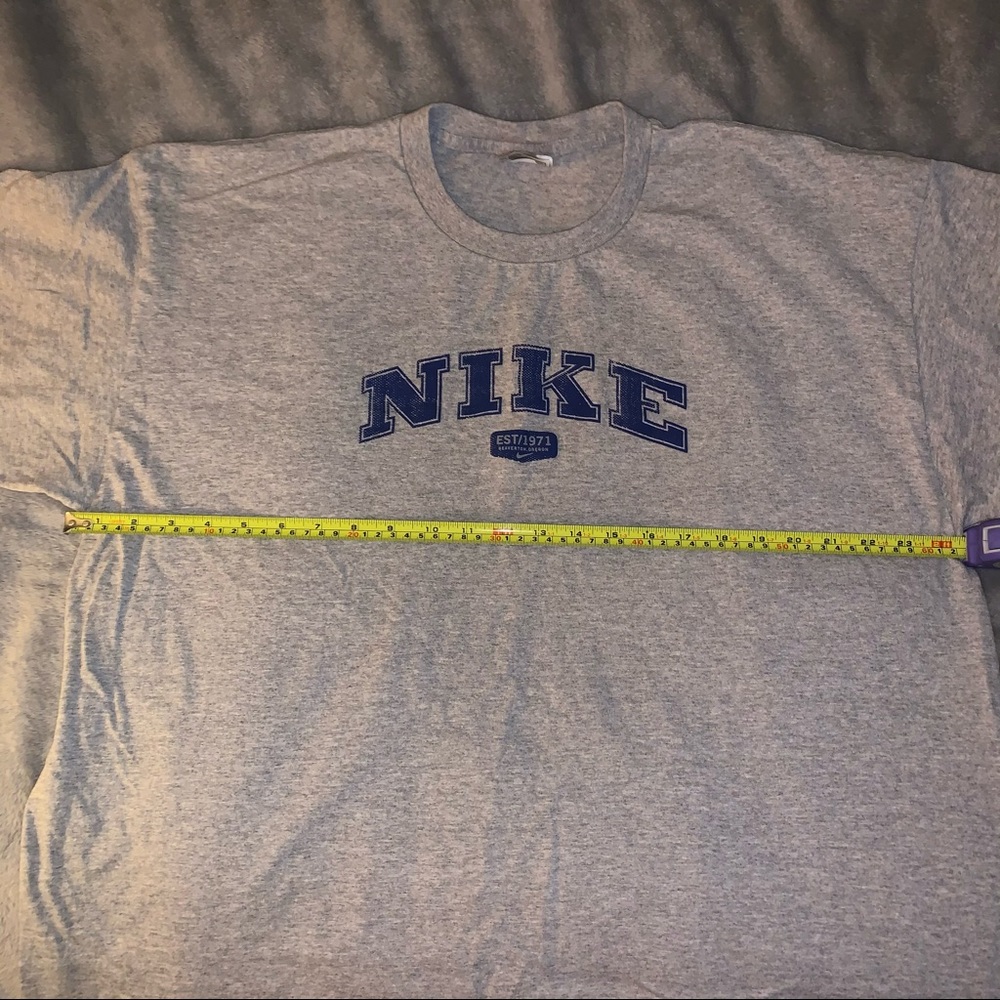 Vintage 90s Grey Nike Logo T-Shirt - Picture 3 of 5